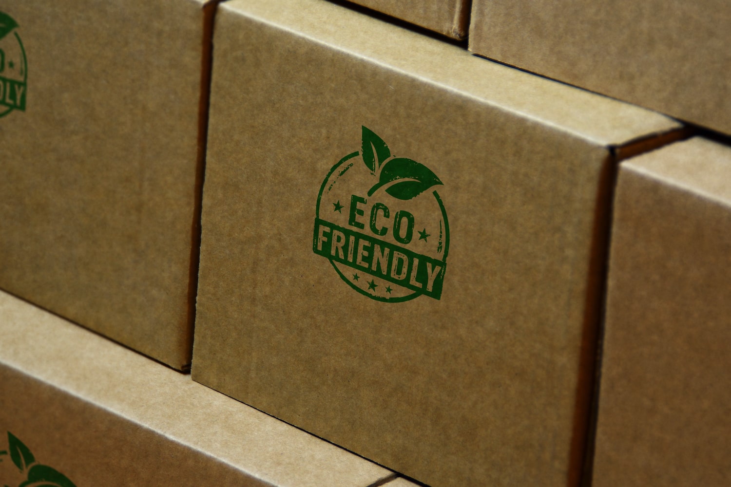 benefits kraft paper packaging boxes versatile durable eco-friendly cost-effective customizable print-friendly