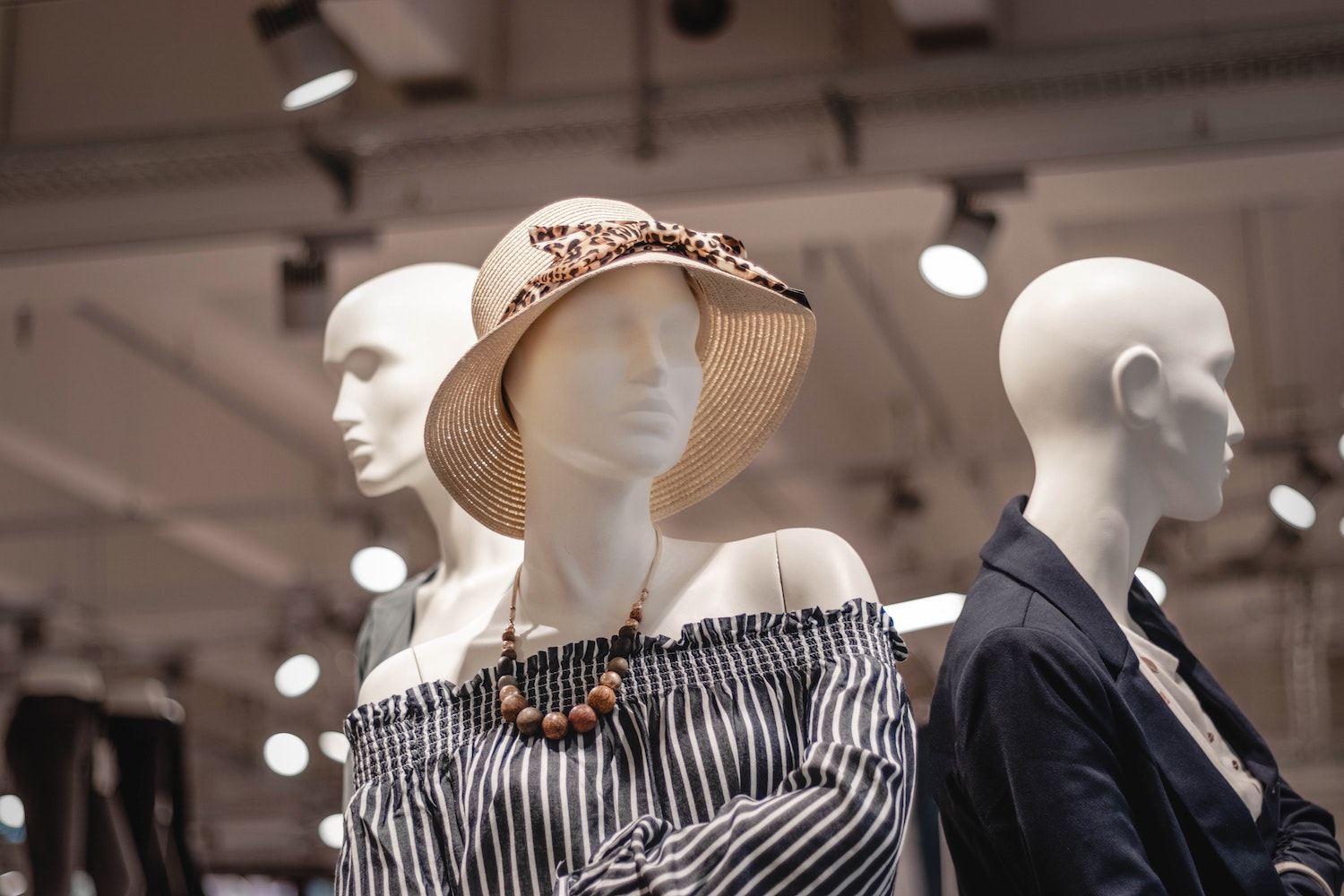mannequins display products trending styles boost sales
